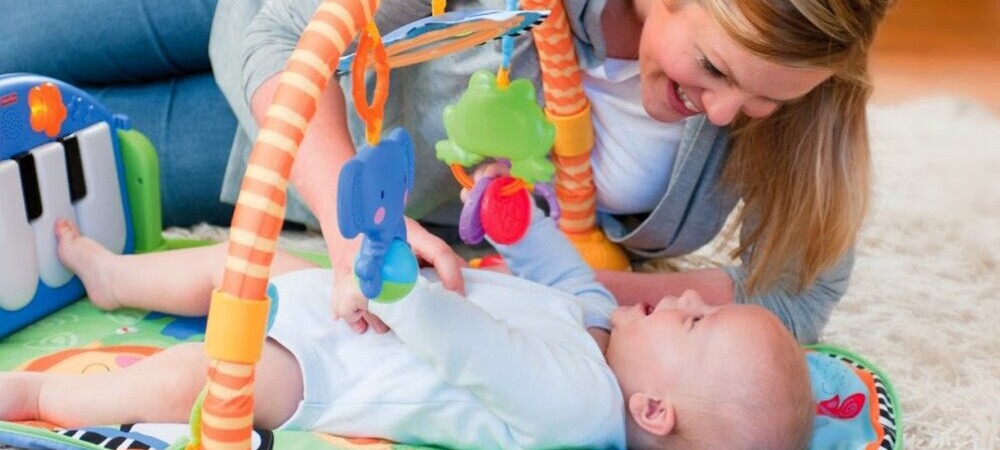 Какие игрушки выбрать ребёнку до года