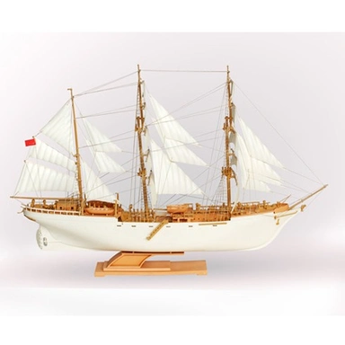 Сборная модель С-178 Учебно-парусное судно Товарищ